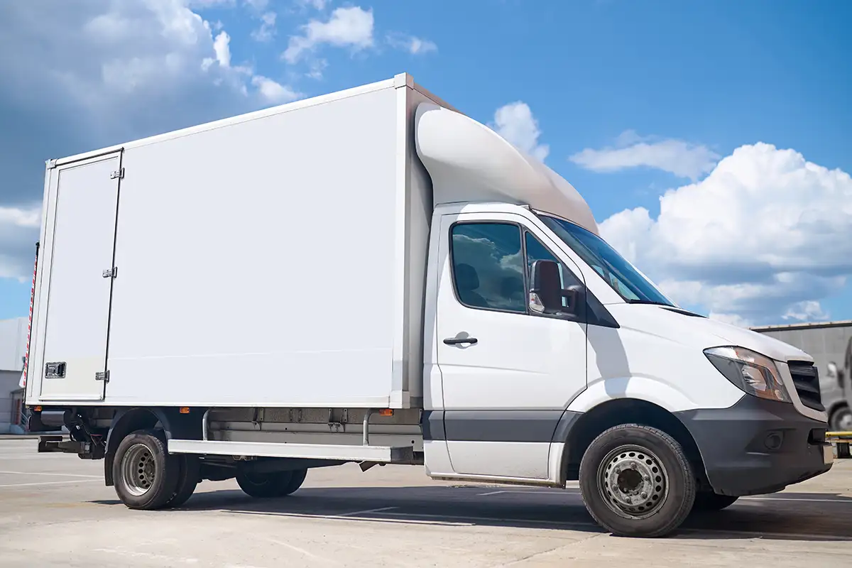 Looking for Luton van hire Dudley? Our Maxi Low Luton LWB is ideal for house moves, business relocations, and bulky deliveries at great rates.
